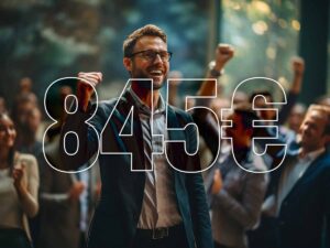 Persona che esulta per gli 845 euro